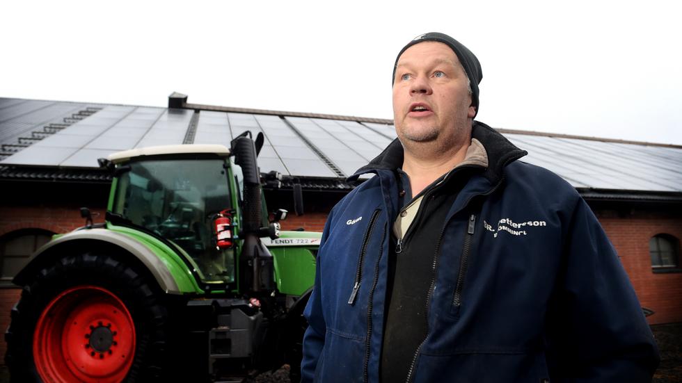 Göran Pettersson driver tillsammans med sin bror Lars lantbruk i Drömminge. Kraftigt höjda priser på diesel, el, foder och konstgödsel, slår hårt mot gården. Totalt handlar det om kostnadsökningar på närmare 1,5 miljoner kronor räknat på årsbasis.