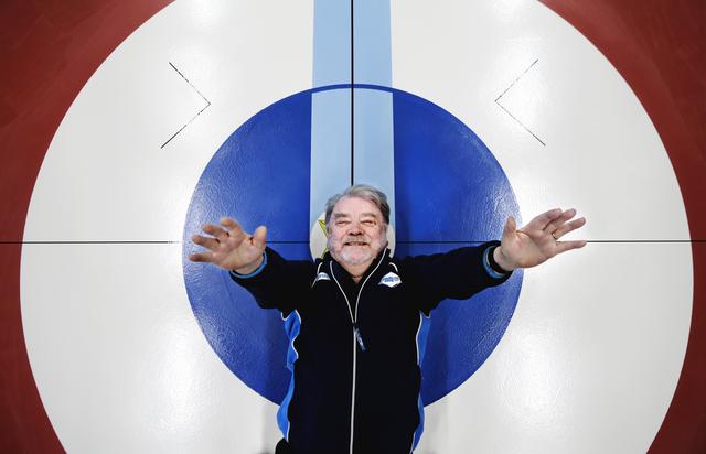 Leif Öhman - Månadens Jönköpingsbo i maj 2022 - har som mästare inom ismakeri befunnit sig i världs-curlingens centrum i ett par decennier. 