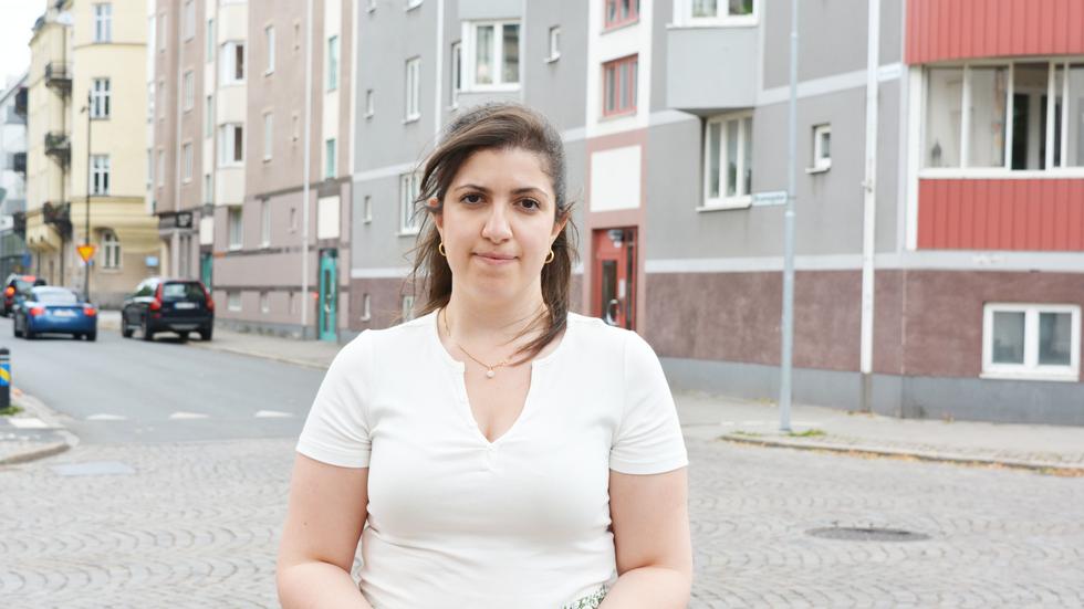 Jönköpingsbon Nancy Kakouh vittnar om svårigheterna för unga att ta sig in på bostadsmarknaden.   