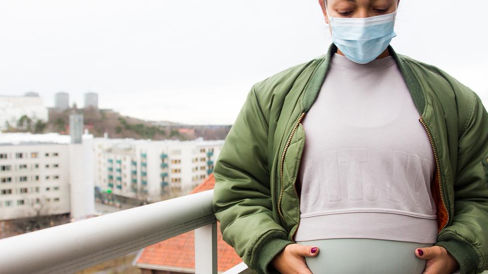 Kvinnor som får covid-19 under graviditeten har större risk att bli allvarligt sjuka. Arkivbild.