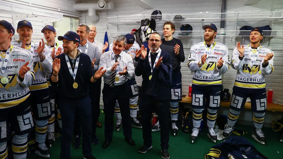 HV71 firar segern i den allsvenska finalen och uppflyttningen till SHL. Foto: Johan Löf/Bildbyrån