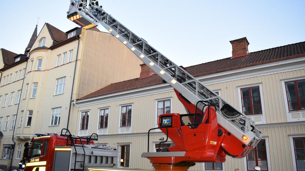 Räddningstjänsten ryckte ut till huset på Nygatan på Väster, men kunde relativt snart konstatera att någon eld inte hade antänts. 