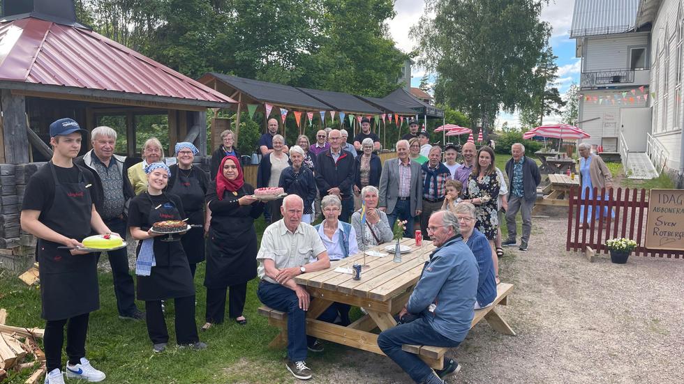 Sven Rotberger från Roteberg i Ovanåkers kommun valde att bjuda in till Kolbullekalas i Långhed när det var dags att fira 80 år.