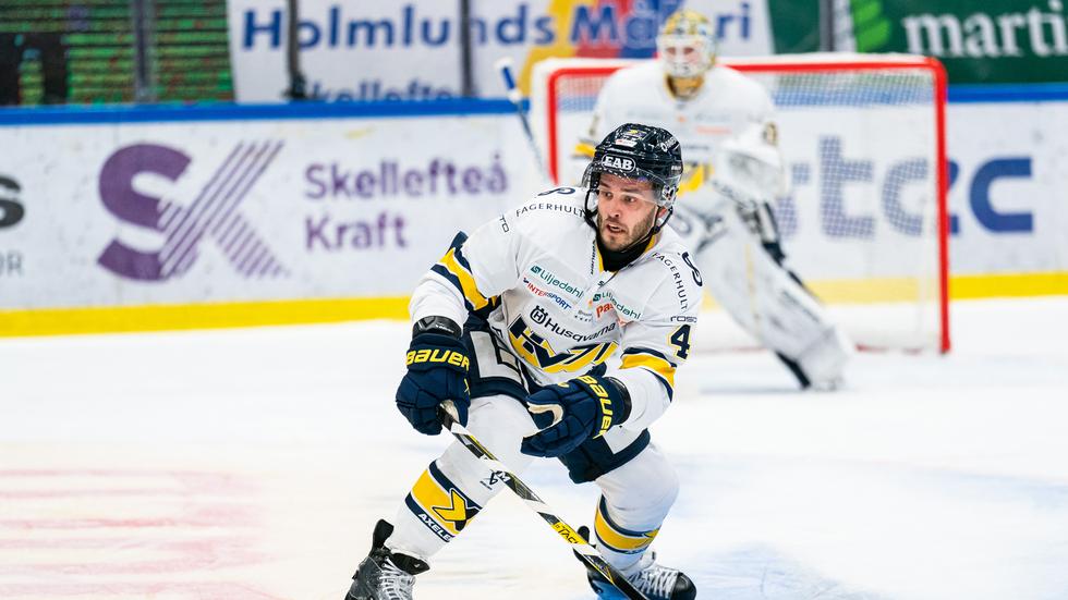 Niklas Hjalmarsson gjorde på torsdagen sin första match för HV71 sedan han skrev på ett kontrakt som sträcker sig över resten av säsongen 2022/2023. 