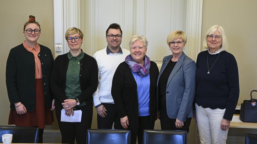 Julia Löf (V), Malin Skreding (MP), Andreas Persson (S), Mona Forsberg (S), Ann-Marie Nilsson (C) och Ann-Marie Hedlund (L) är med i nya Samverkan för Jönköping. Nu har budgeten ändrats inför onsdagens möte. 