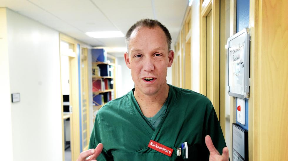 Magnus Trofast, har varit 23 år, varav nio som chef på operations- och intensivvårdskliniken i Värnamo. I måndags tillträdde han tjänsten som ny IVA-chef på Ryhov i Jönköping.