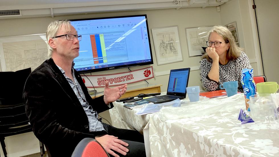 Kenth Williamsson och Anna-Karin Slunge gav Socialdemokraternas syn på hur budgeten ska fördelas.