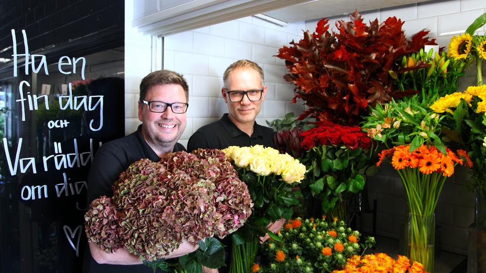 Christian Abrahamsson och sambon Mikael Gustavsson firar 15 år med Acleja i Vaggeryd. Sedan verksamheten startade har den blivit ett viktigt nav i centrumhandeln. 