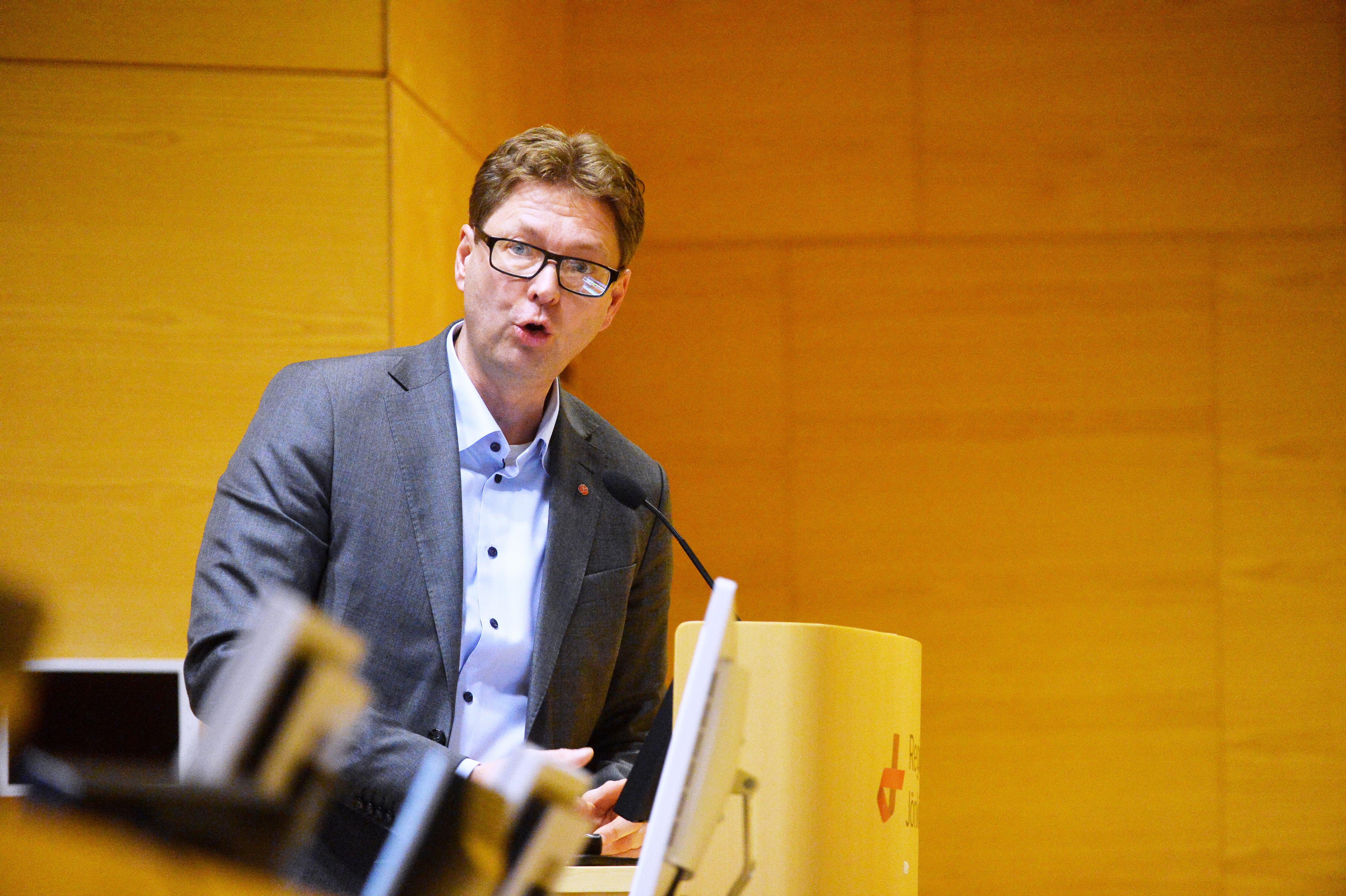 Marcus Eskdahl under en debatt i regionfullmäktige 2018. 