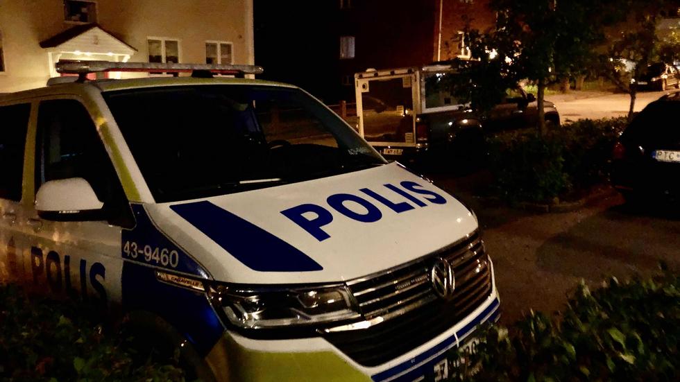 Polisen tekniker på plats i Tranås vid 23-tiden på torsdagskvällen.