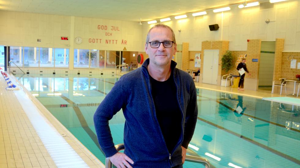 Sim- och sporthallschef Kent-Åke Svensson hälsar kommunens barn och unga välkomna till simskolan – dock inte i Vaggeryds simhall som är stängd. Samtliga grupper kommer istället att få undervisning i Skillingaryds simhall.