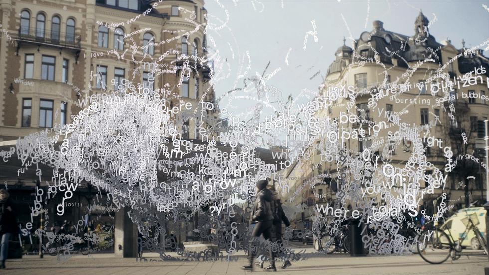 ”Det gemensamma oläsbara” är ett av de virtuell konstverken som man kan uppleva på stan.