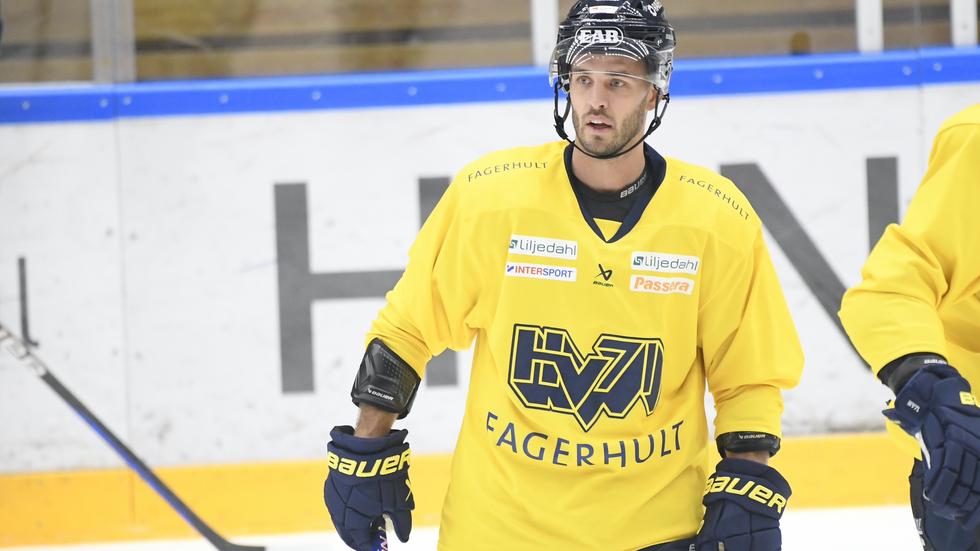 ”Det här känns väldigt kul och inspirerande”, säger Niklas Hjalmarsson som efter en tids träning med laget nu har skrivit kontrakt med HV71. 