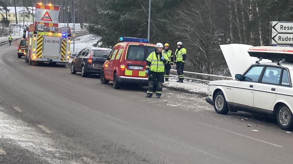 Räddningstjänst, ambulans och polis kallades till Mullsjö vid lunchtid med anledning av en trafikolycka.