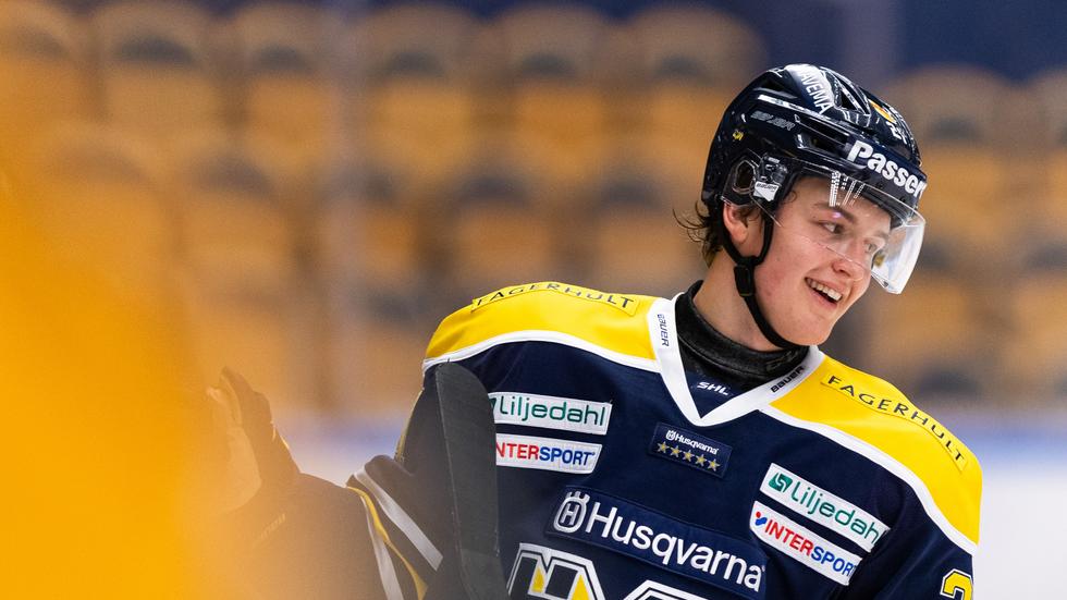Oskar Olausson hade all anledning att le efter matchen mot Luleå. Foto: Mathias Bergeld/Bildbyrån