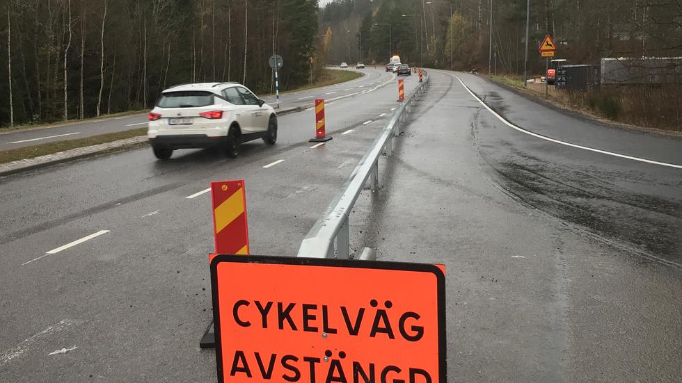 Skylten om att cykelvägen på Norrahammsrleden är avstängd tas snart bort.