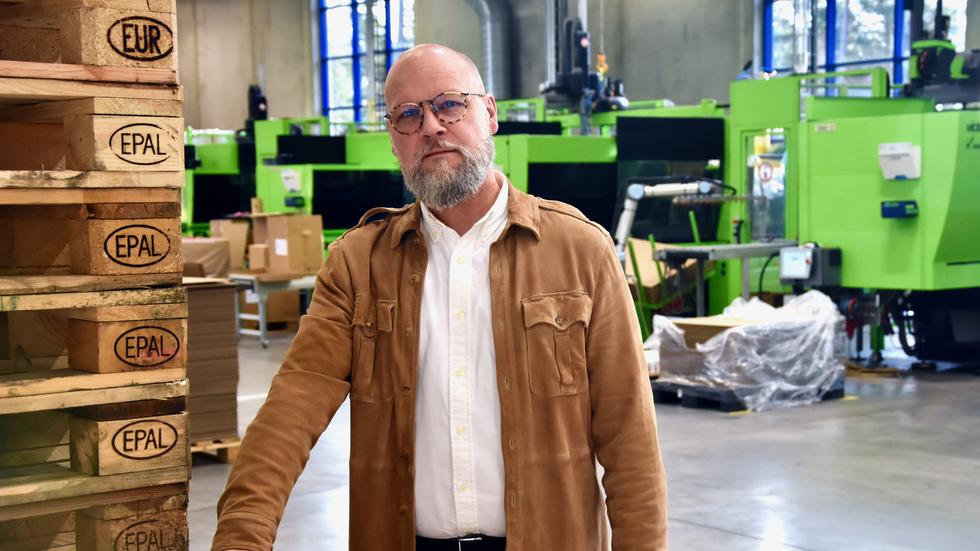 Jimmy Ågren, vd för formplastindustrin Werinova i Mullsjö, tycker att det är viktigt att det finns en långsiktig lösning när det gäller energifrågan. Elstödet som snart kommer löser inte allt, konstaterar han.