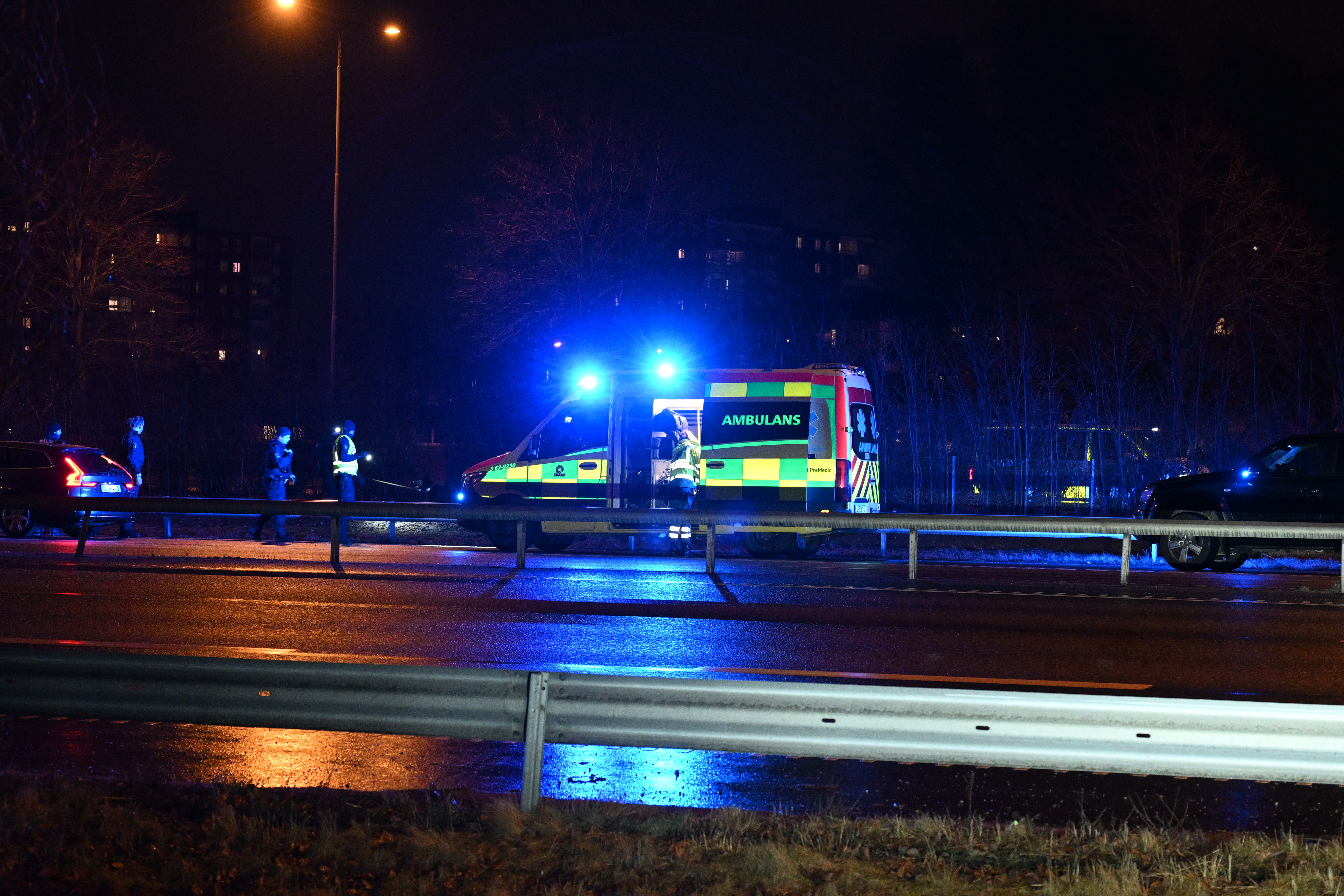 Skjuten Man Hittad På Stockholmsvägen – Spår Av Skottlossning På ...