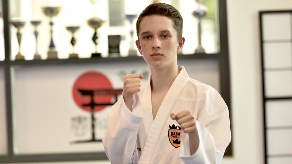 Nya landslagsuppdrag väntar karatetalangen Elliot Brinjak från Jönköping. 