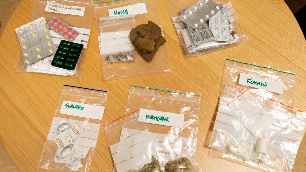 Så här kan polisens narkotikabeslag se ut. Minst ett par av personerna i artikeln har använd hash, som är ett cannabispreparat. 