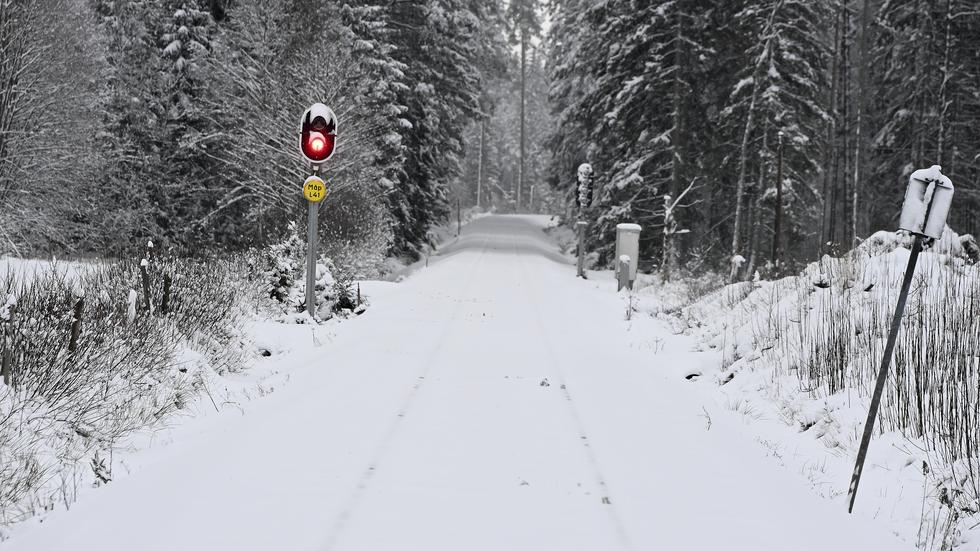 Dryga två decimeter snö föll det under natten till torsdag i trakterna kring Månsarp, strax söder om Jönköping.