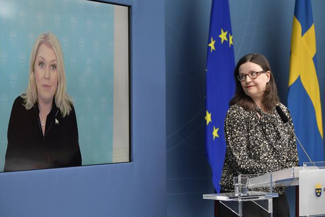 Socialminister Lena Hallengren, utbildningsminister Anna Ekström, vid en digital pressträff. Foto Anders Wiklund / TT 