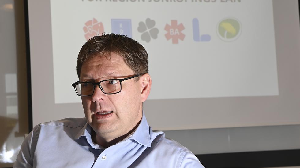 Marcus Eskdahl (S) presenterade budgetförslagen för kollektivtrafiken på Koalitionens pressträff på måndagen. 