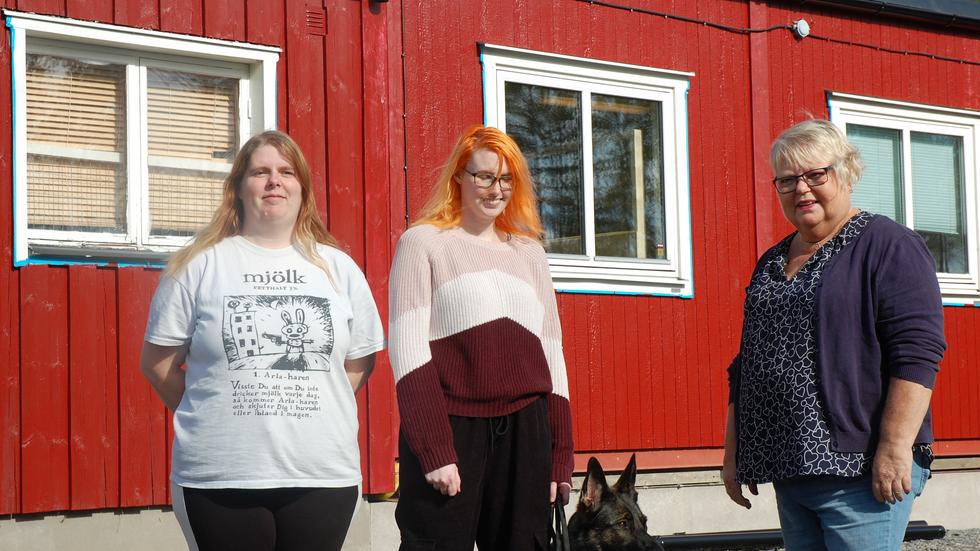 Anna-Lena Pehrsson, Sazzy Nilsson, Maritha Bengtsson och hunden Scala ser fram emot den nya avdelningen.