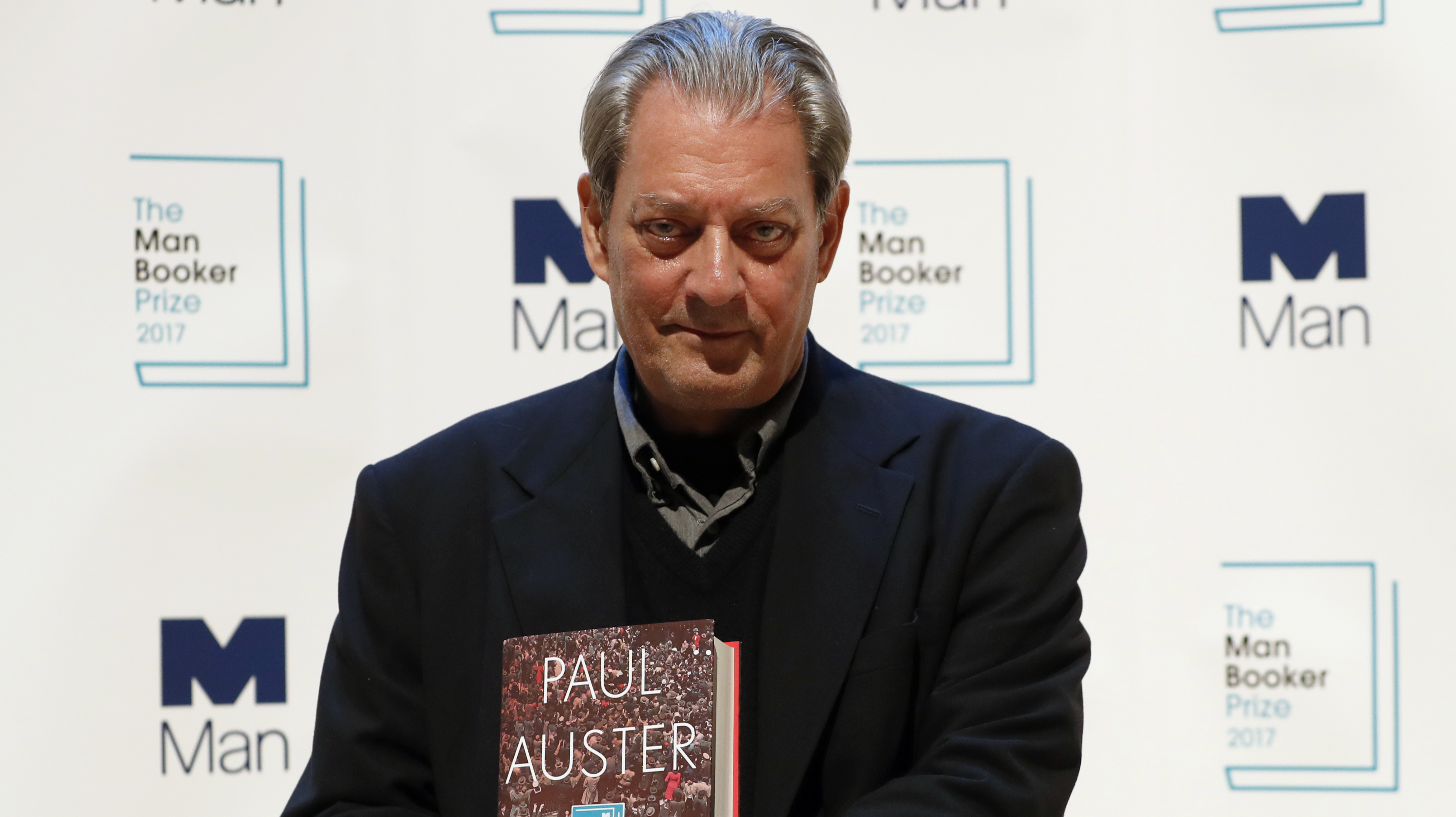 ”Hans kapacitet var enorm. Liksom hans inflytande på den amerikanska samtidsprosan”, skriver Arvid Jurjaks om den amerikanske författaren Paul Auster (1947-2024).