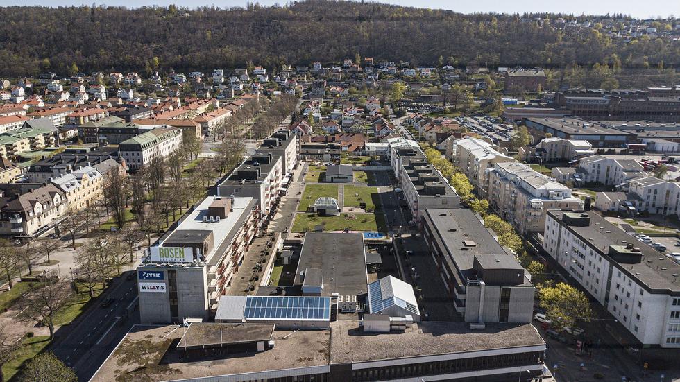Ägarna till Rosenhuset vill bygga på höjden med minst 100 nya lägenheter,