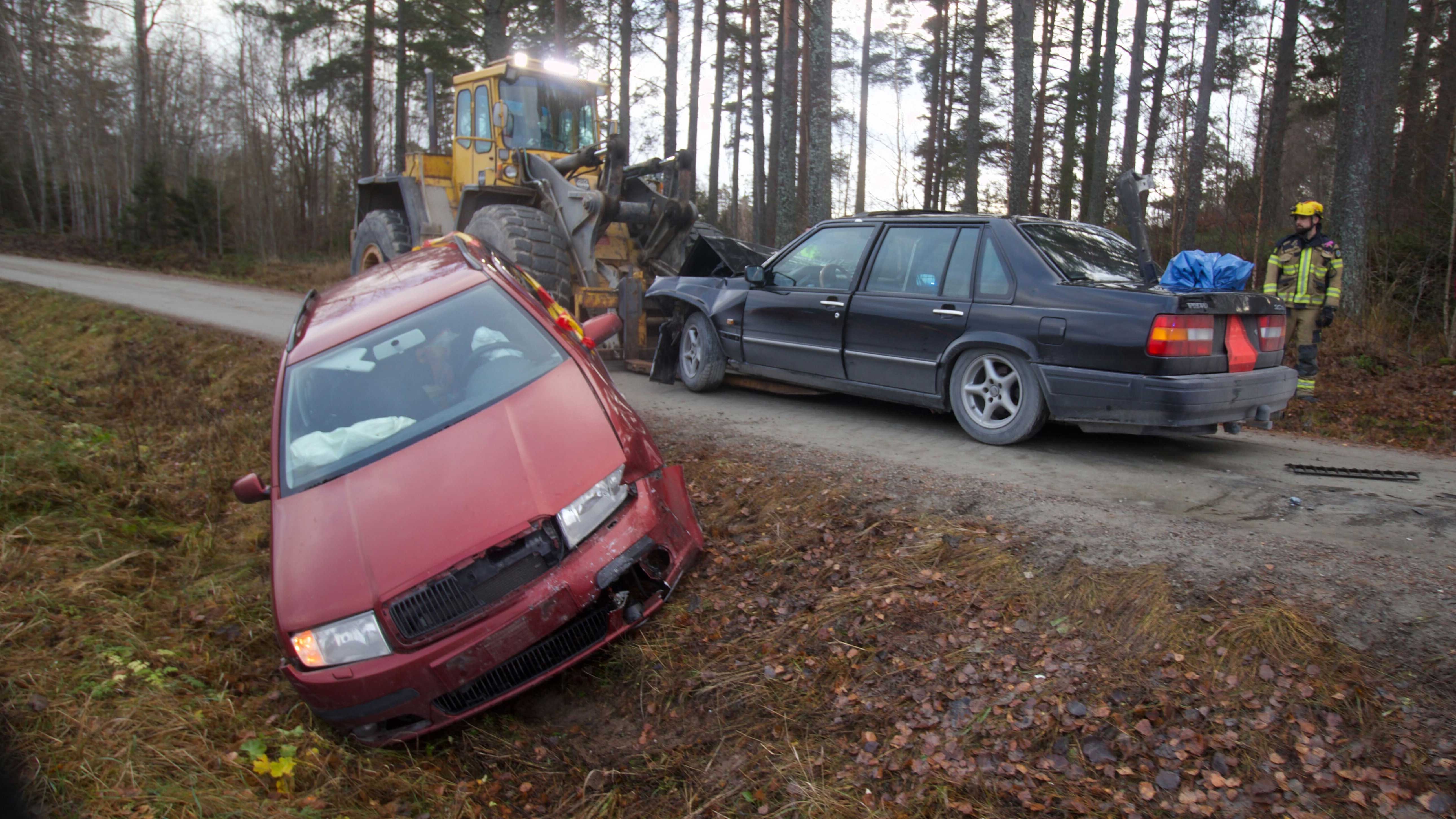 Bil I Diket Efter Krock – En Till Sjukhus – Sala Allehanda