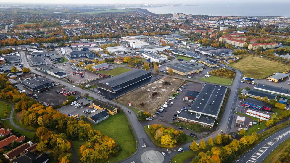Industriområdet Norr Vinstorp ligger i Lomma tätorts nordöstra del. Här samsas plåthangarer med lagerbyggnader och kontorshotell. I framtiden vill politikerna skapa en helt ny stadsdel här. 