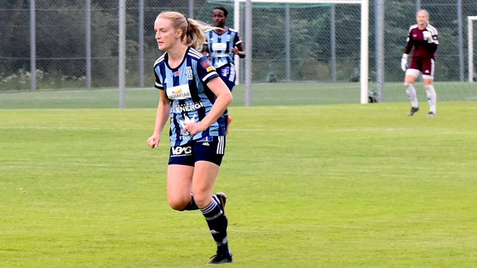 Lina Gasslander ordnade 1–0-målet när HFF besegrade Ulricehamns IFK med 2–0.
