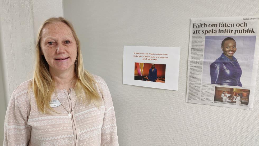 Åsa Rundbäck är den som arbetat längst på Månsarpsskolan. Hon kommer ihåg Faith Kakembo som en glad och framåt tjej, och självklart följer hon hennes karriär.