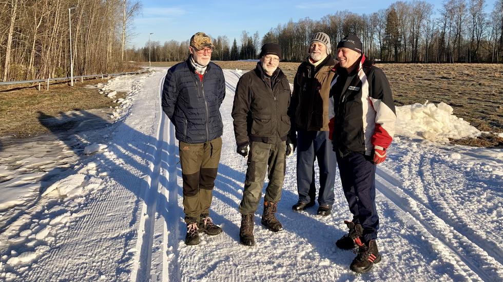 Ideellt arbetande medlemmar i Mullsjö SOK. Från vänster: Klas Josefsson, Thomas Engman, Håkan Hedström och Lars Grehn. Under vintern har de fått jobba mycket med att göra snö eftersom vädret har varit så ombytligt.