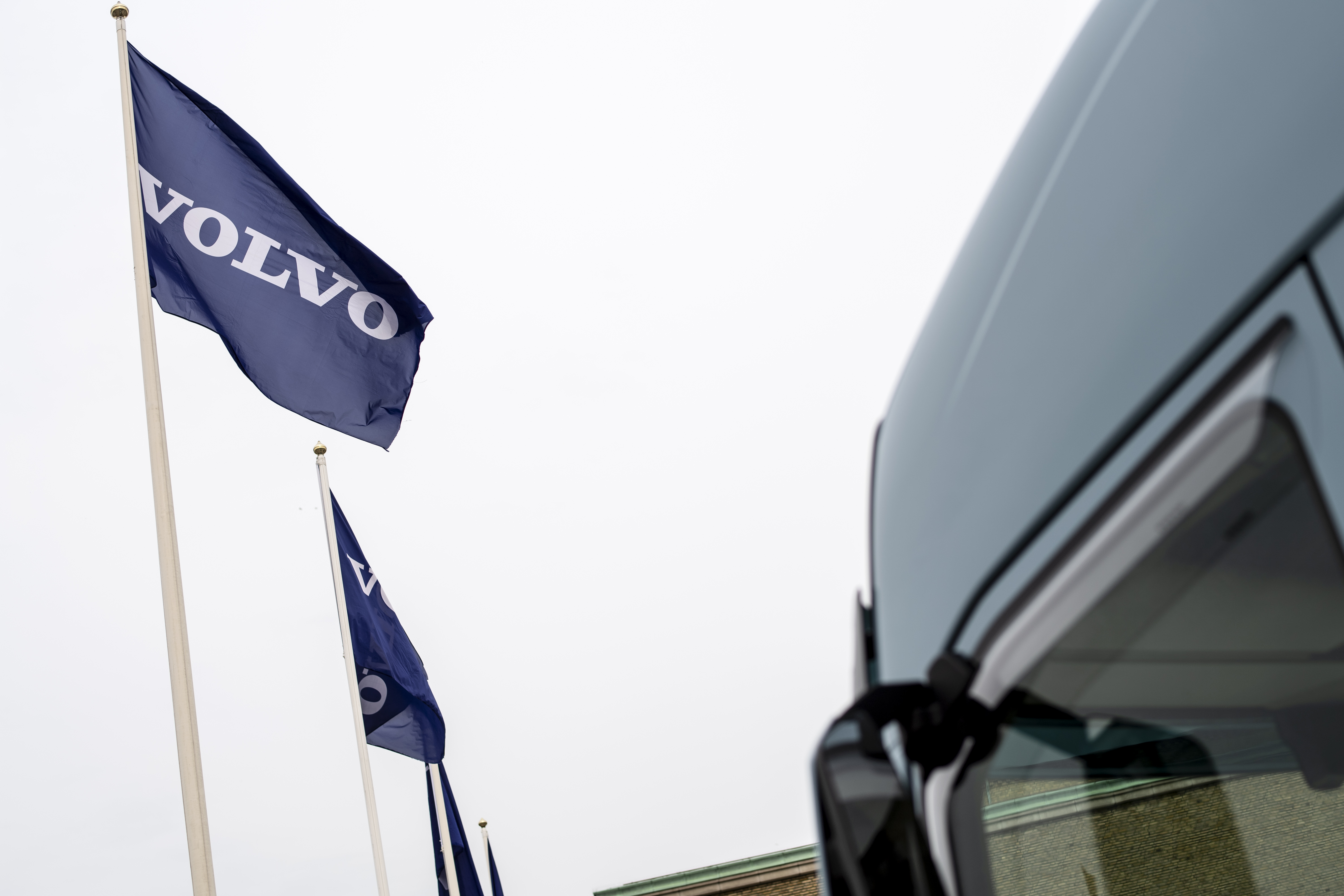 Industrivärden köper delar av Geelys Volvo-aktier
