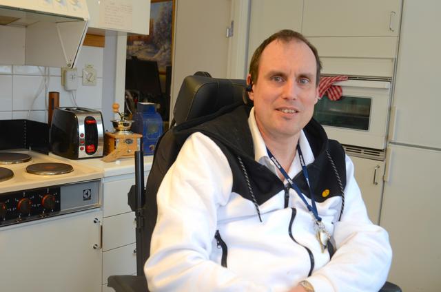 Crister Krusing jobbade som lastbilschaufför när han fick diagnosen MS. Nu, åtta år senare, sitter han i rullstol och är beroende av hjälp från hemtjänsten.