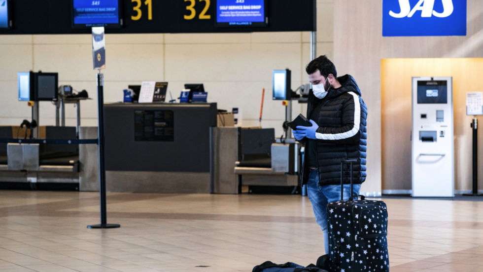 Från och med 16 maj slopas kravet på munskydd på flygplatser och flighter inom EU. Arkivbild. FOTO: Johan Nilsson/TT