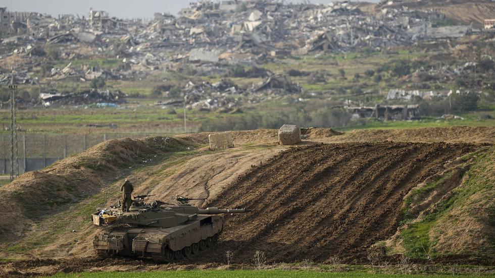 Iraelisk militär vid gränsen till södra Gaza.