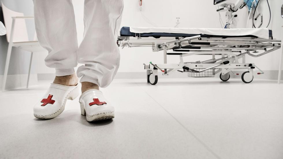 Region Jönköpings län får en bottenplacering i företaget Universums undersökning om vilken arbetsgivare inom hälsa/medicin unga sjuksköterskor tycker är mest attraktiva.