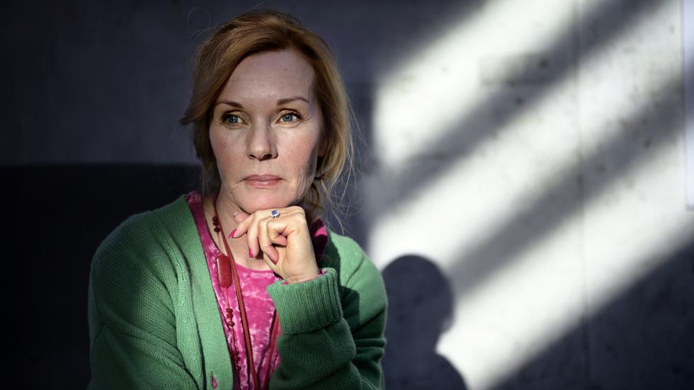 Huskvarnaförfattaren Pia Johansson ställs inför rätta den 28 mars för grovt förtal och grovt olaga integritetsintrång i Jönköpings tingsrätt.