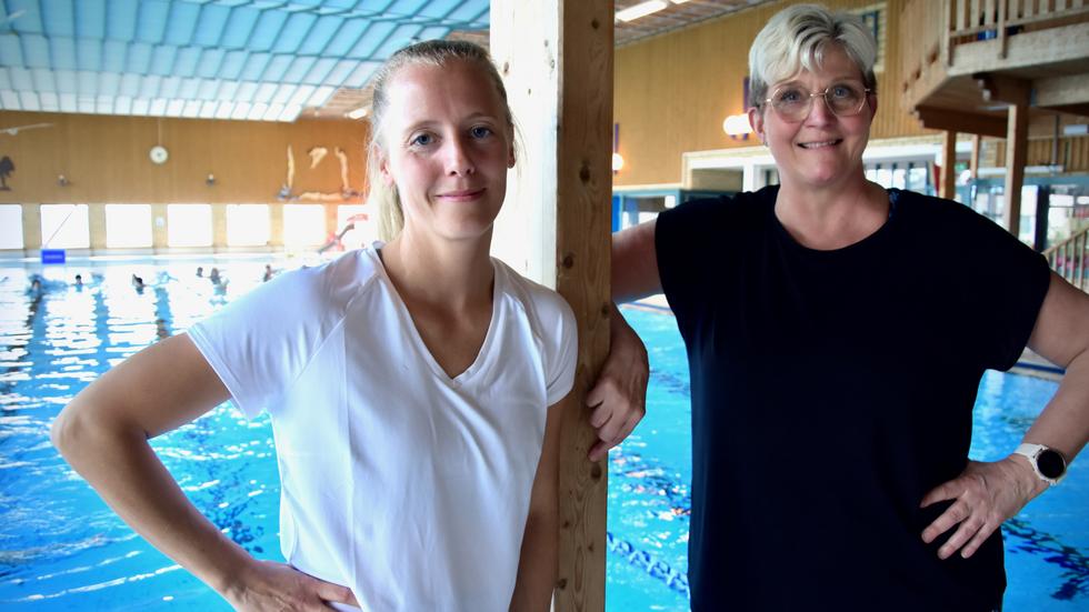Nicki Windh och Kajsa Limnell, båda är badmästare i Mullsjö simhall. 