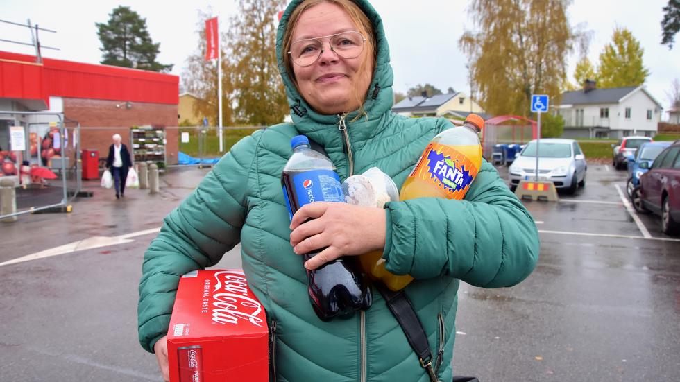 Mullsjöbon Martina Andersson köper extra mycket dryck när vattnet är dåligt i Mullsjö.