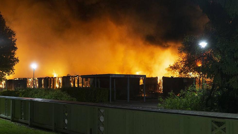 Stora delar av Gottsundaskolan i Uppsala har förstörts i branden som misstänks vara anlagd.