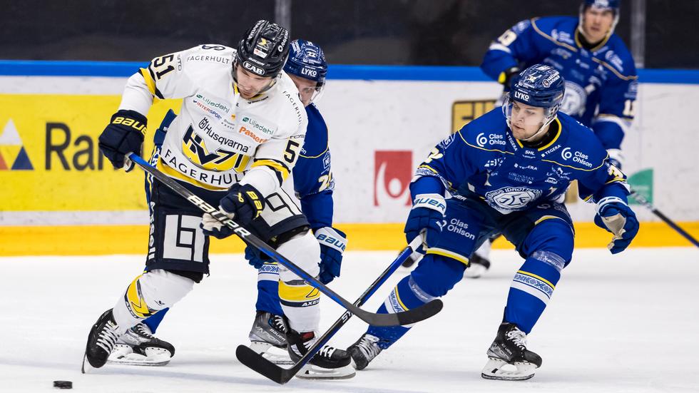 Andy Miele och Jesper Kandergård i Leksand i en duell. Den slutade med seger för HV till slut med 2-1.