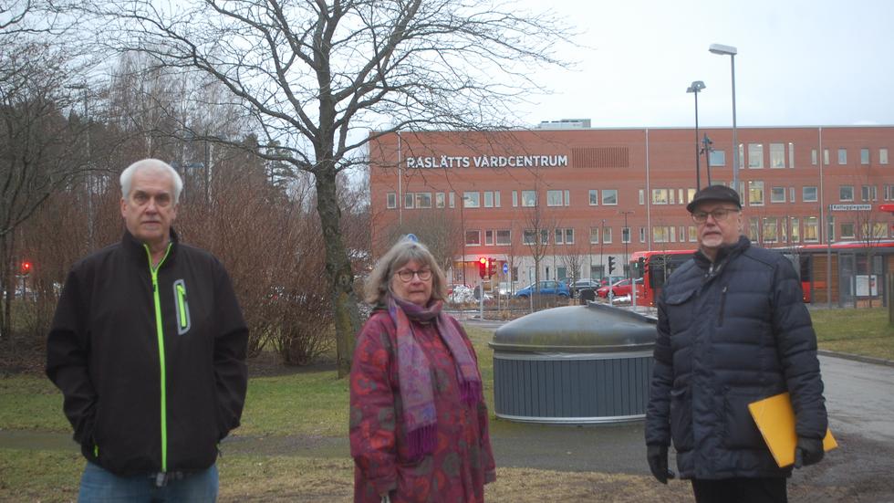 Peter Magnusson, Birgitta Gustavsson och Rolf Wennerhag är orolig över vad ytterligare ett stort bostadshus gör för trivseln på Råslätt. 