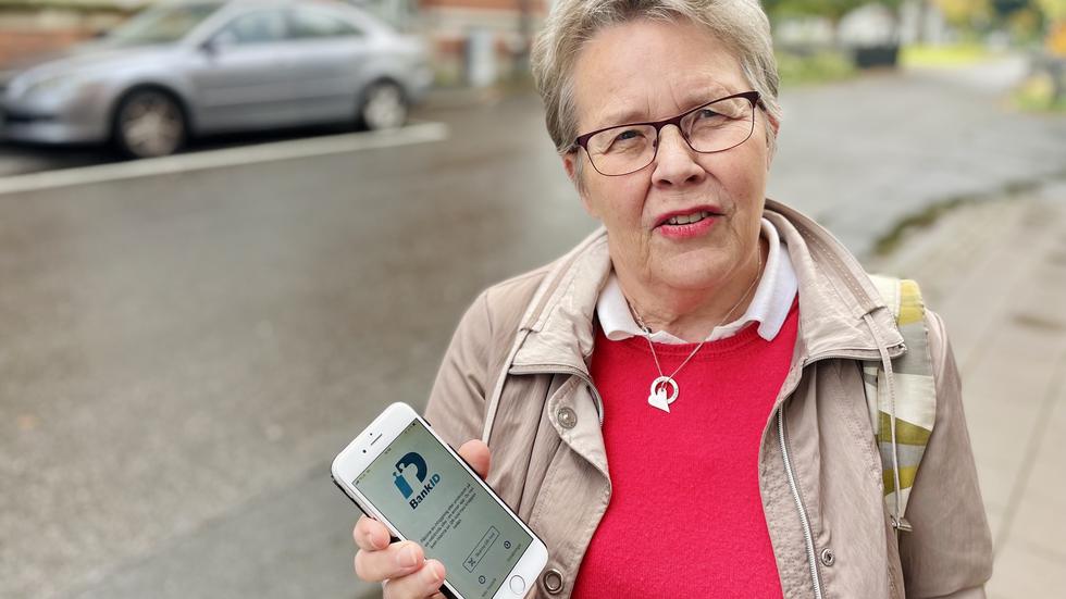Margereth Björklund på PRO Birka/Liljeholmen möter många äldre som oroas av det ökande antalet vishing-bedrägerier. 
