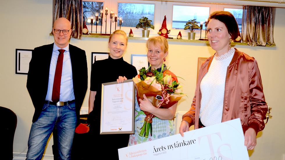 Johan Thorsell och Simone Kamm kom för att gratta Eva Sjöman, tillsammans med Science Parks Elin Ohlsson. 