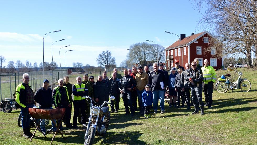 Det kom många entusiaster när Husqvarna motorcyklar anordnade vårtur i Svarttorp.