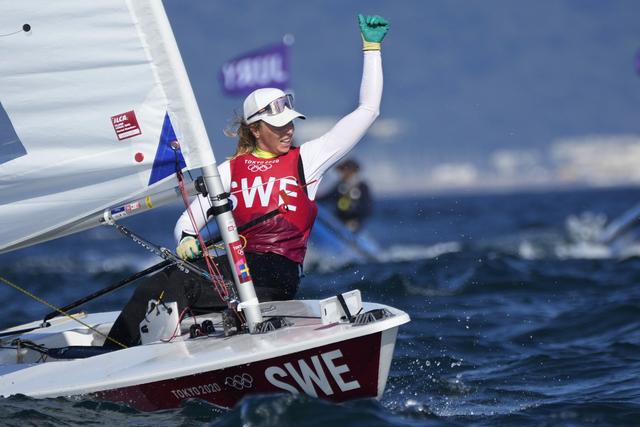 Josefin Olsson tog hem ett OS-silver i seglingsklassen laser radial. Foto: Bernat Armangue/AP/TT